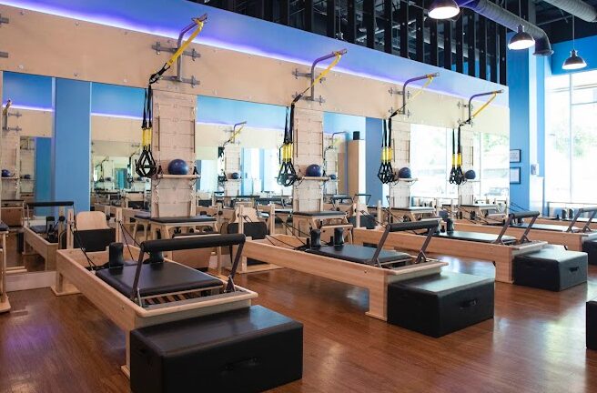 CLUB PILATES 西新宿 有資格者による丁寧な指導！