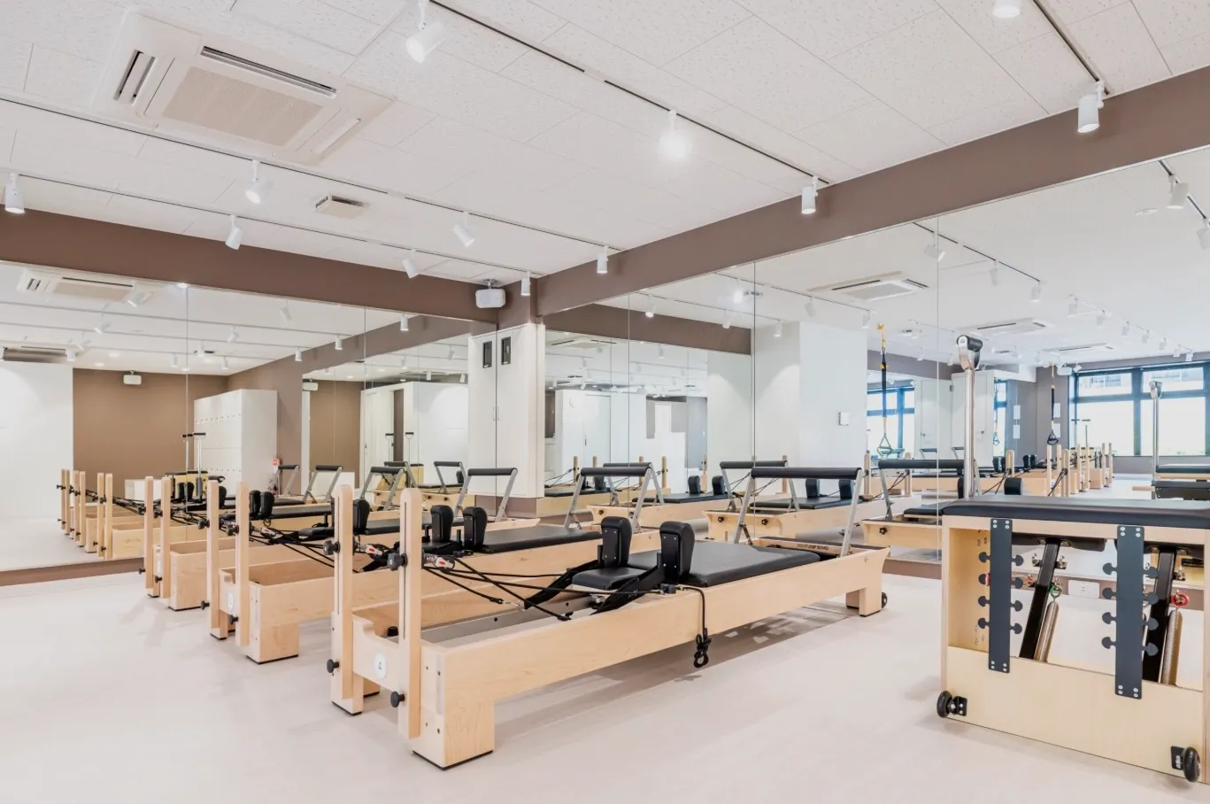 URBAN CLASSIC PILATES 瑞穂 マシンピラティス×TRX！
