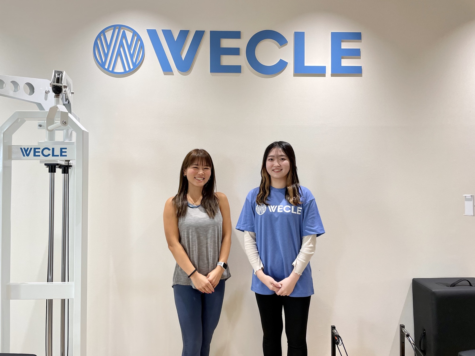 WECLEのインストラクターHINAMIさんと体験取材者maiko